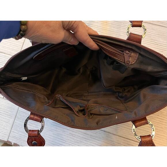 MC heart tan w/ brown embossed trim shoulder bag w/ zip closure silver feet - Picture 6 of 10